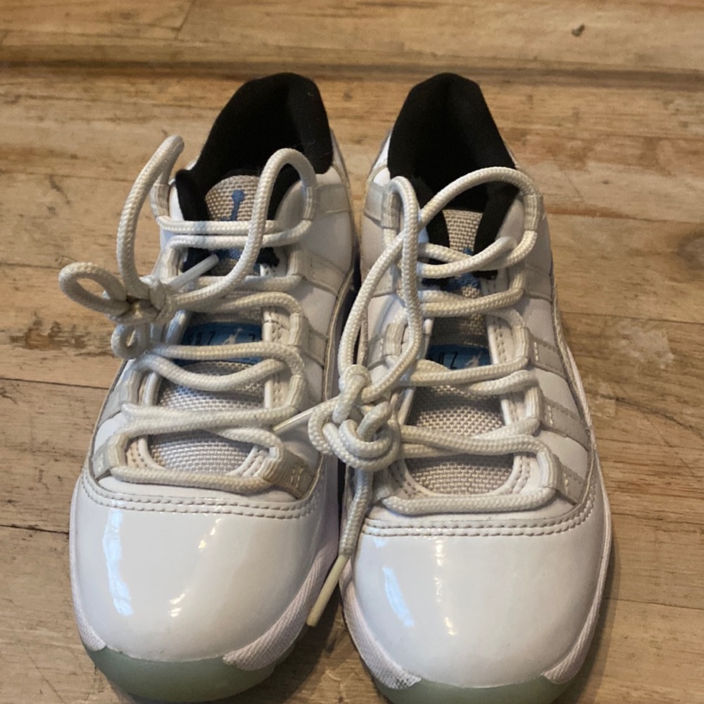 Jordan 11 lows legend blues